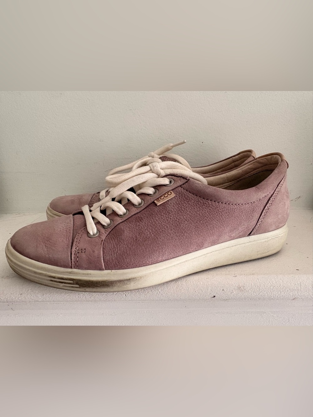 ECCO Soft Purple Leather Lace-Up Sneakers for Women